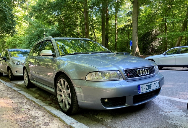 Audi RS4 Avant B5