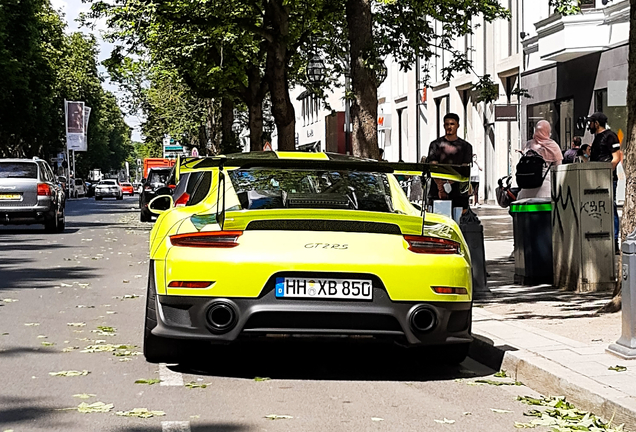 Porsche 991 GT2 RS Weissach Package