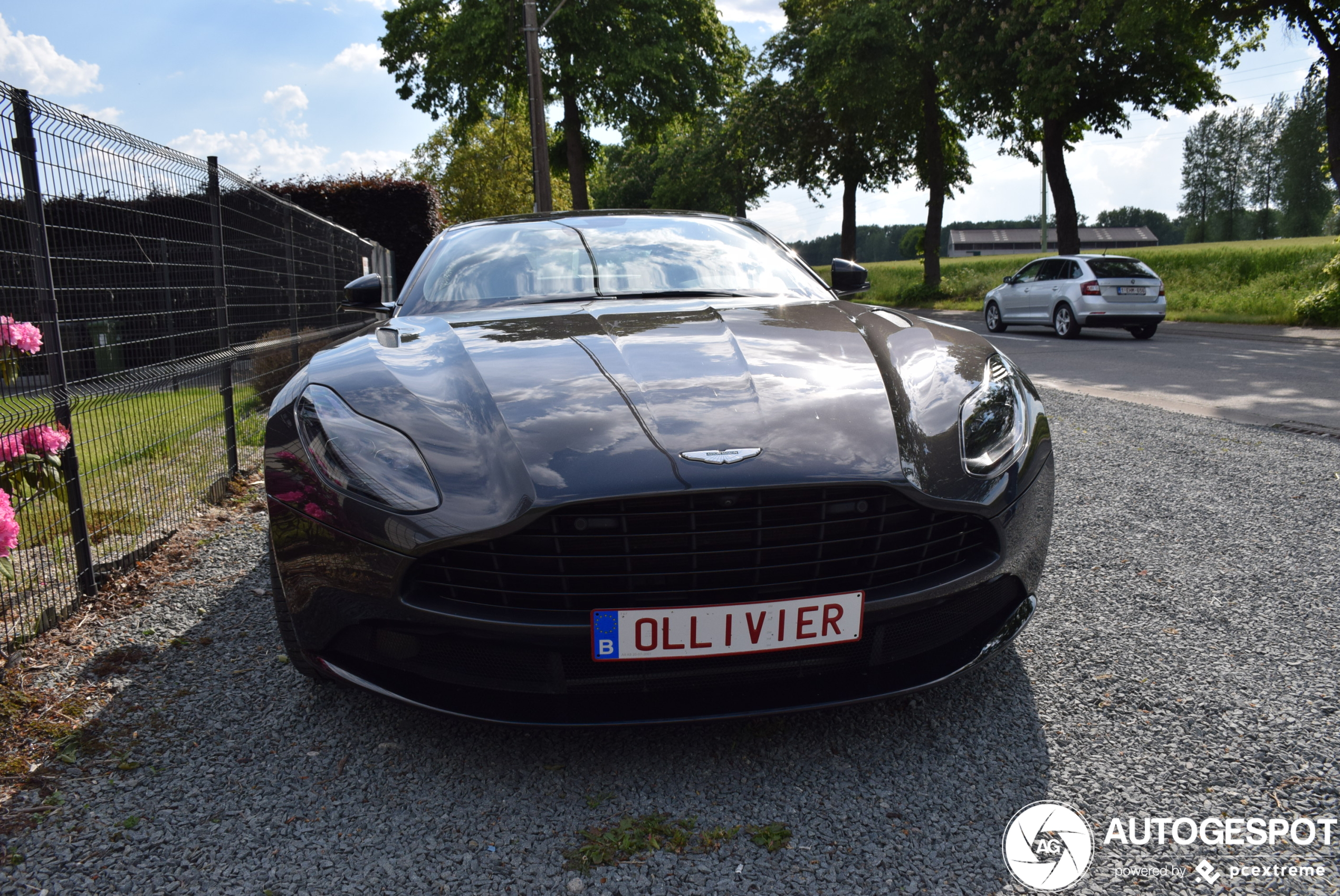 Aston Martin DB11 V8