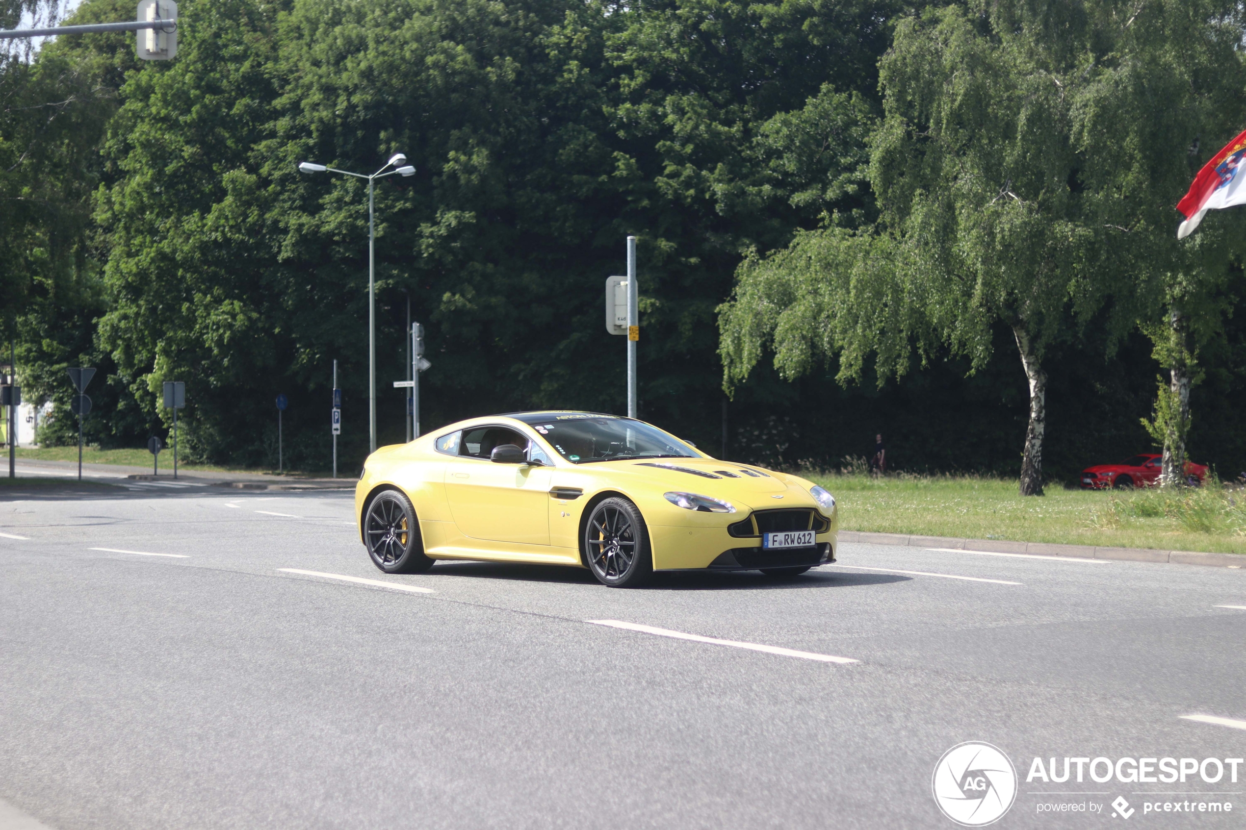 Aston Martin V12 Vantage S