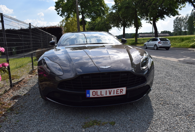 Aston Martin DB11 V8