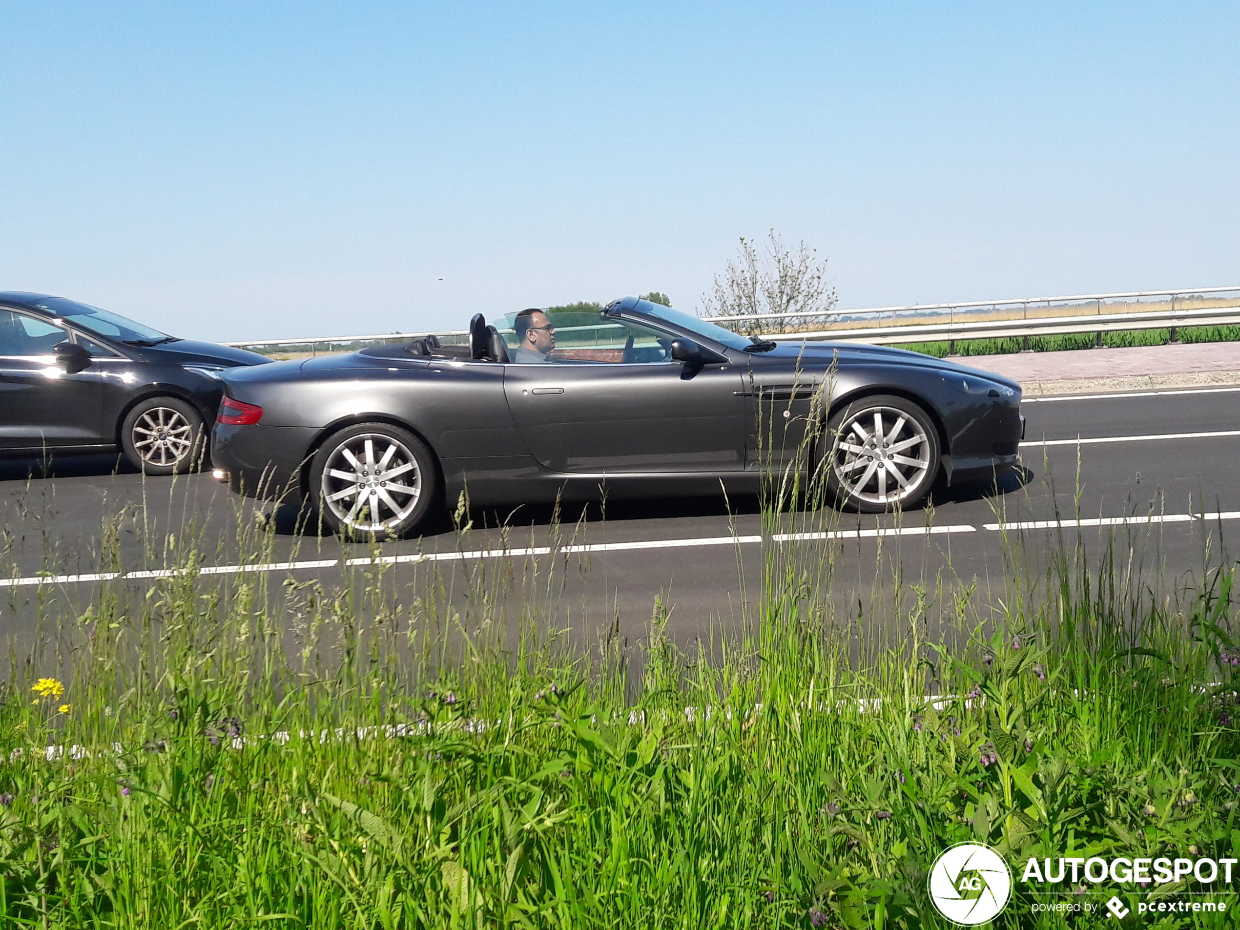 Aston Martin DB9 Volante