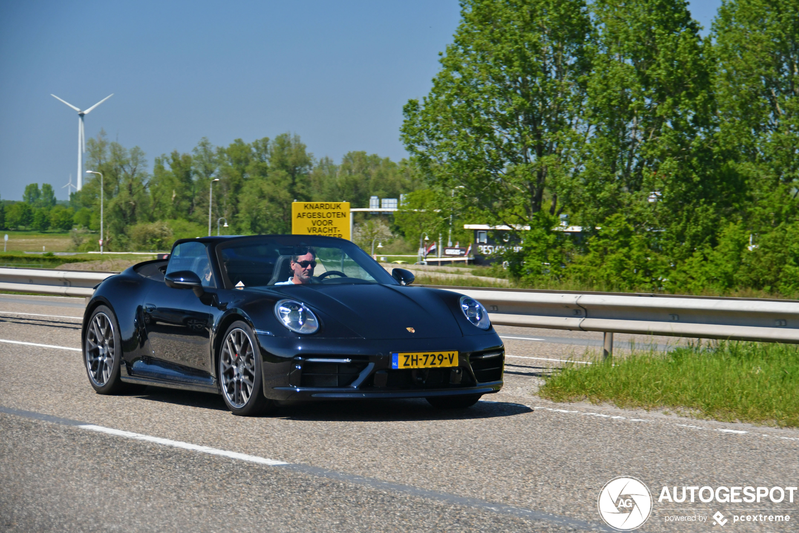 Porsche 992 Carrera 4S Cabriolet