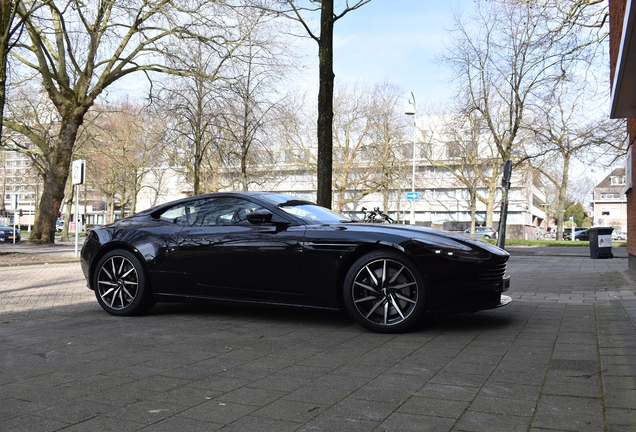 Aston Martin DB11 V8