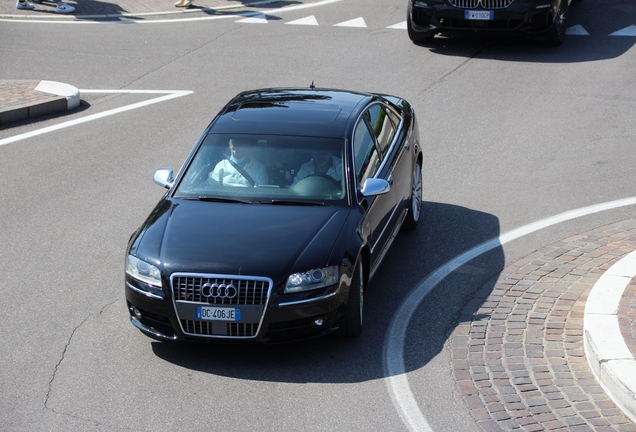 Audi S8 D3