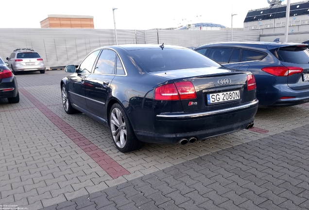 Audi S8 D3