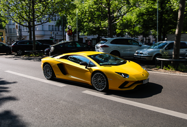 Lamborghini Aventador S LP740-4