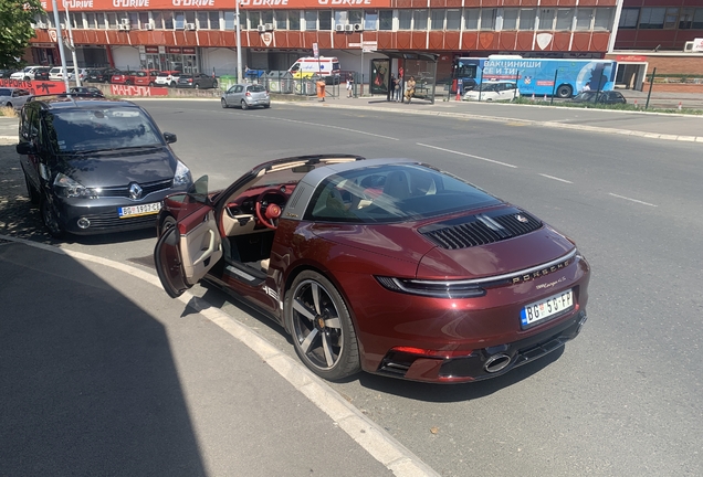 Porsche 992 Targa 4S Heritage Design Edition