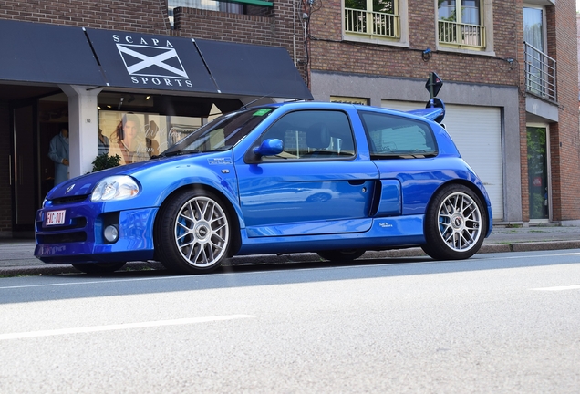 Renault Clio V6