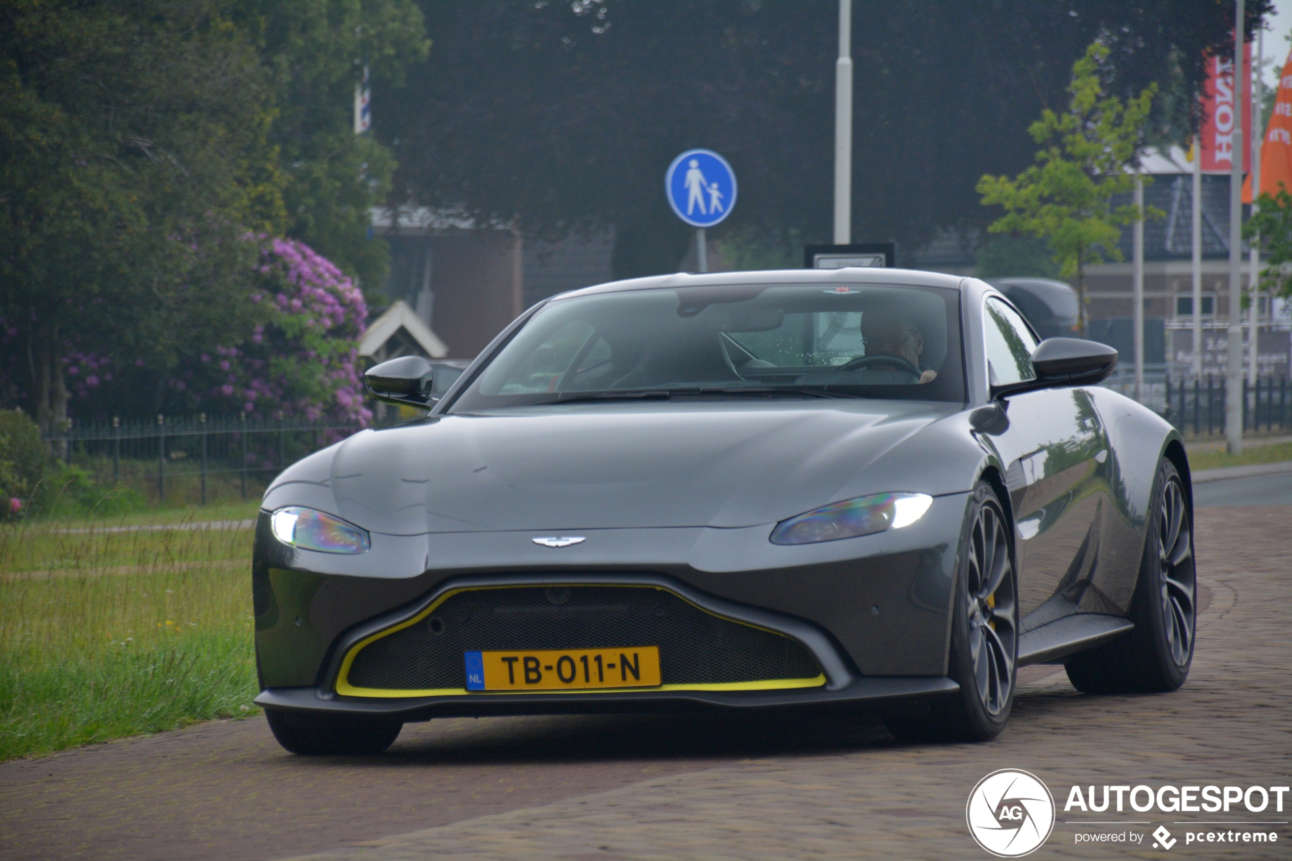 Aston Martin V8 Vantage 2018