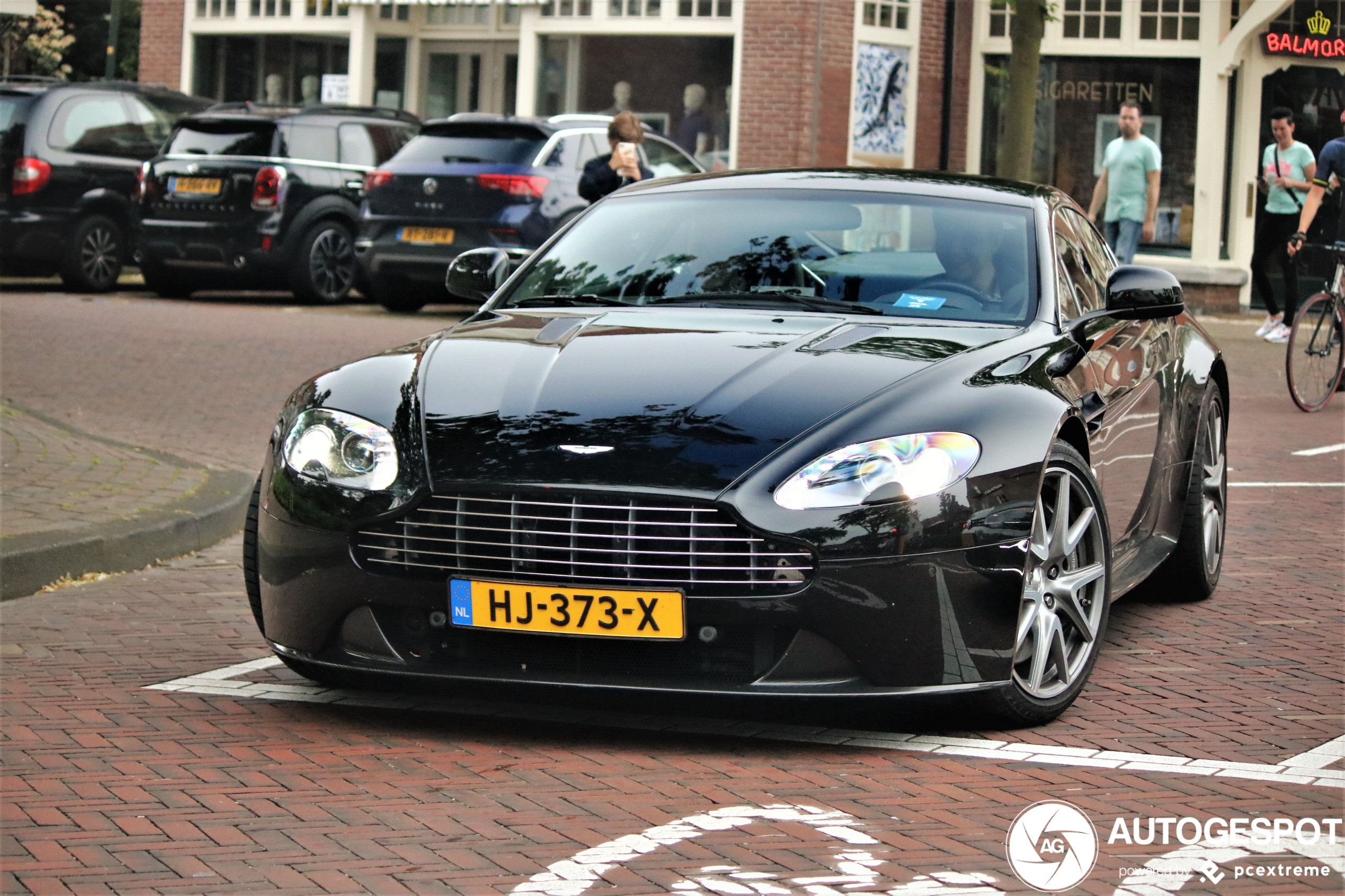 Aston Martin V8 Vantage S