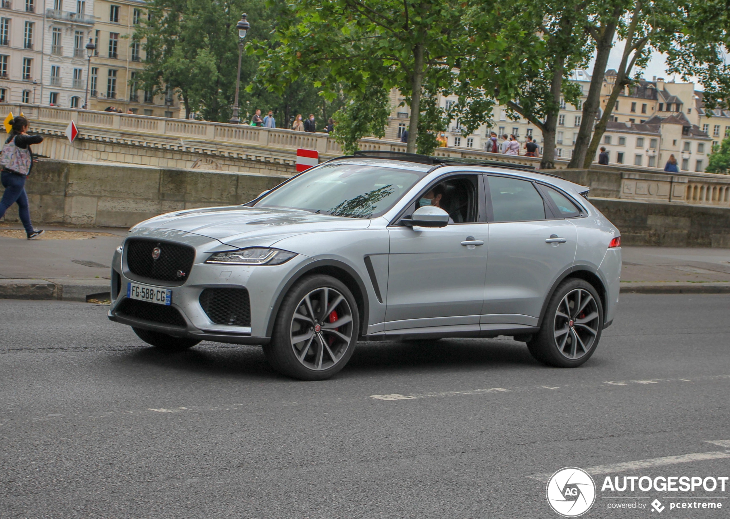 Jaguar F-PACE SVR