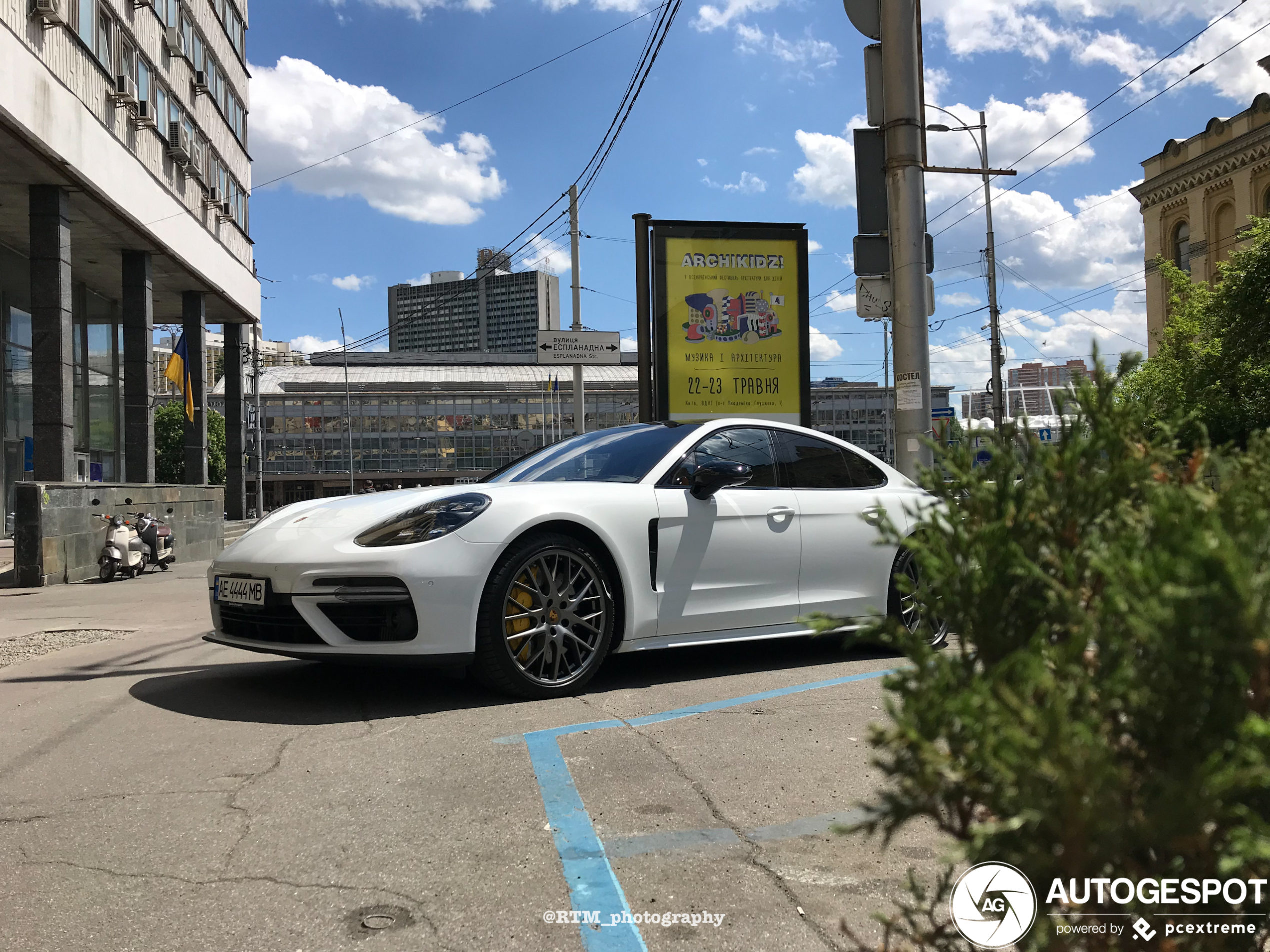 Porsche 971 Panamera Turbo