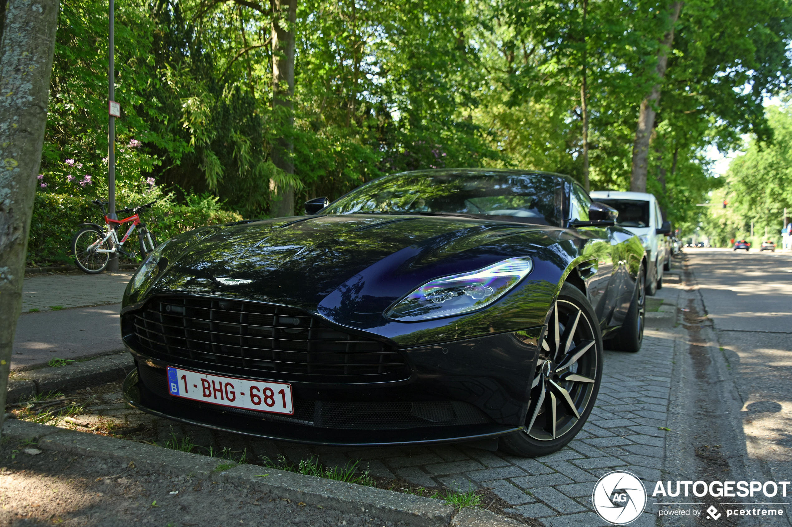 Aston Martin DB11