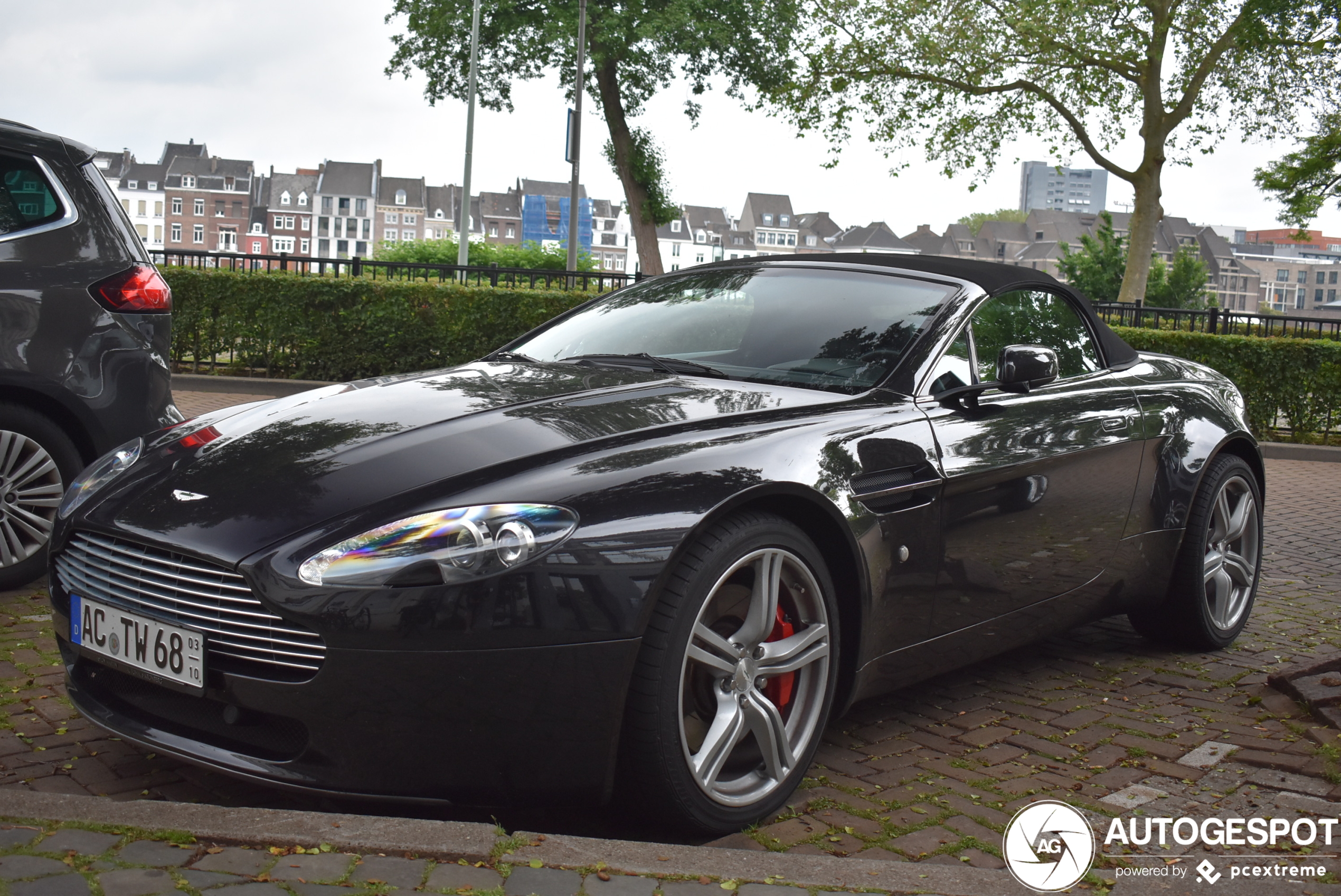 Aston Martin V8 Vantage Roadster