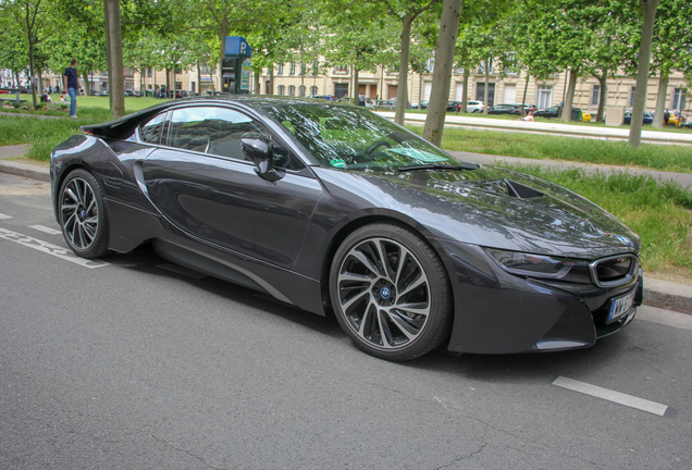 BMW i8