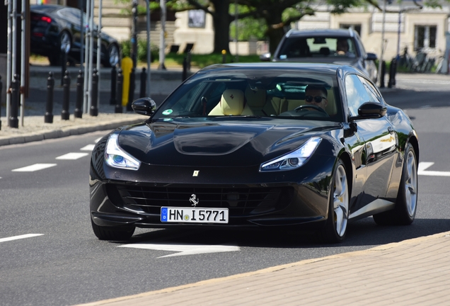 Ferrari GTC4Lusso T