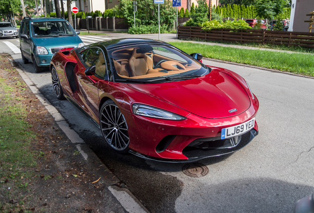 McLaren GT