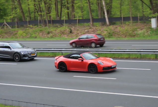 Porsche 992 Carrera 4S Cabriolet