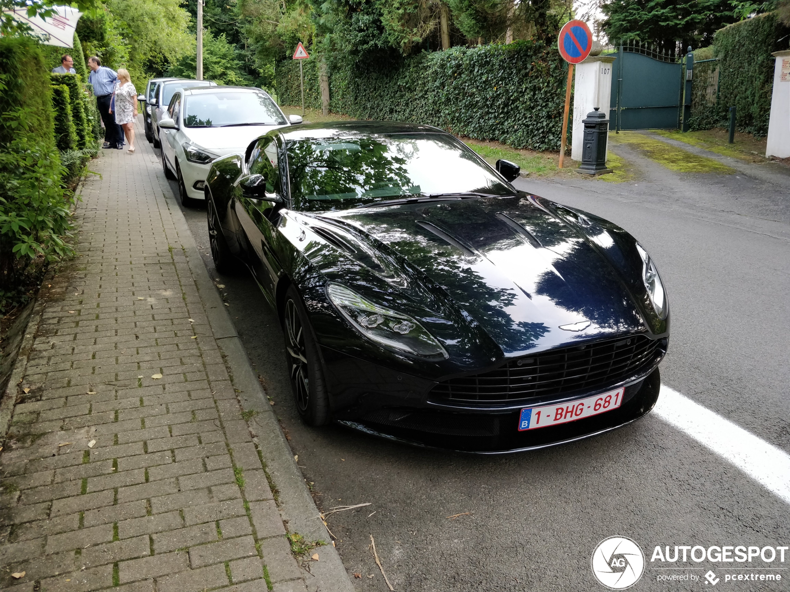 Aston Martin DB11