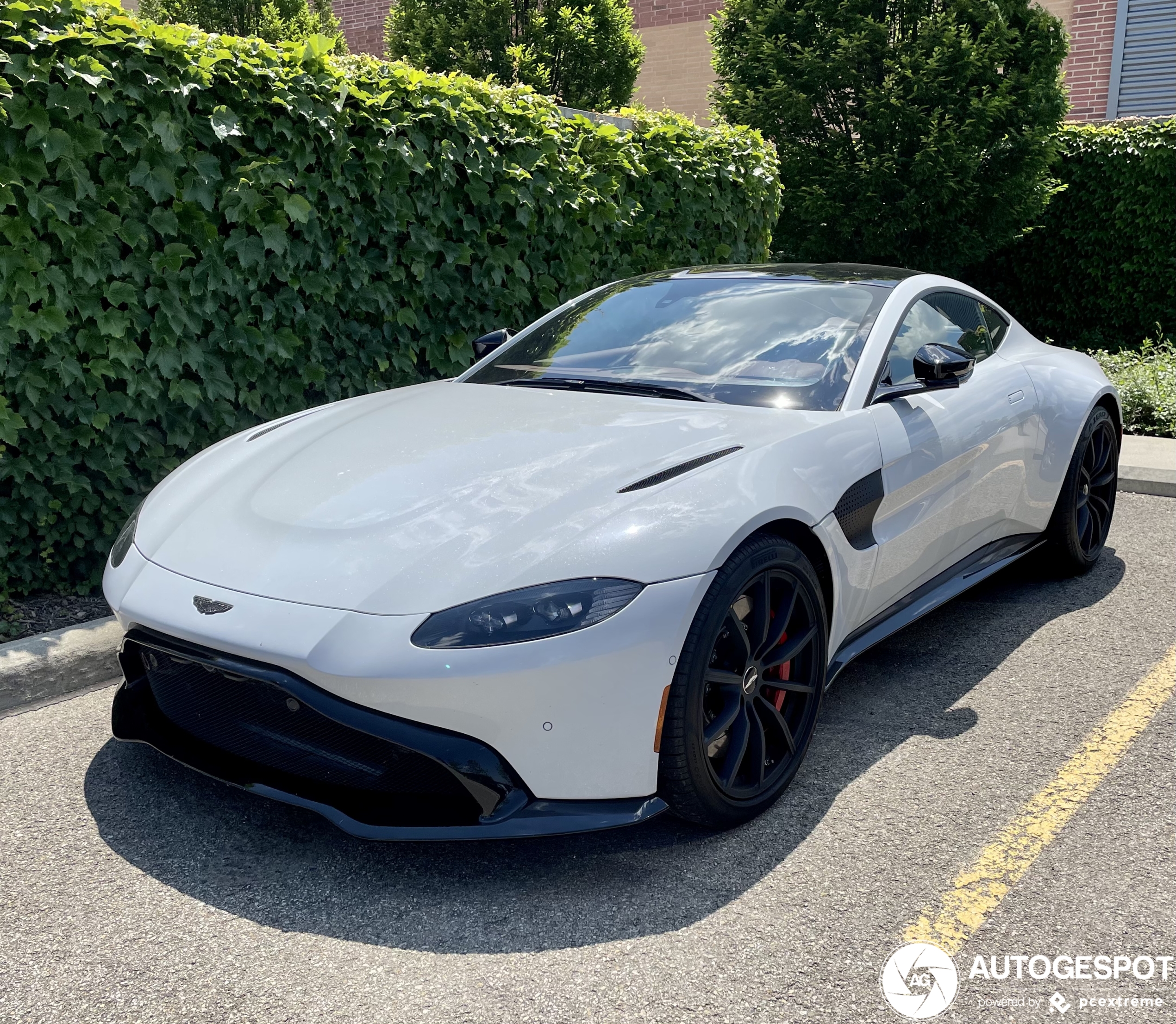 Aston Martin V8 Vantage 2018