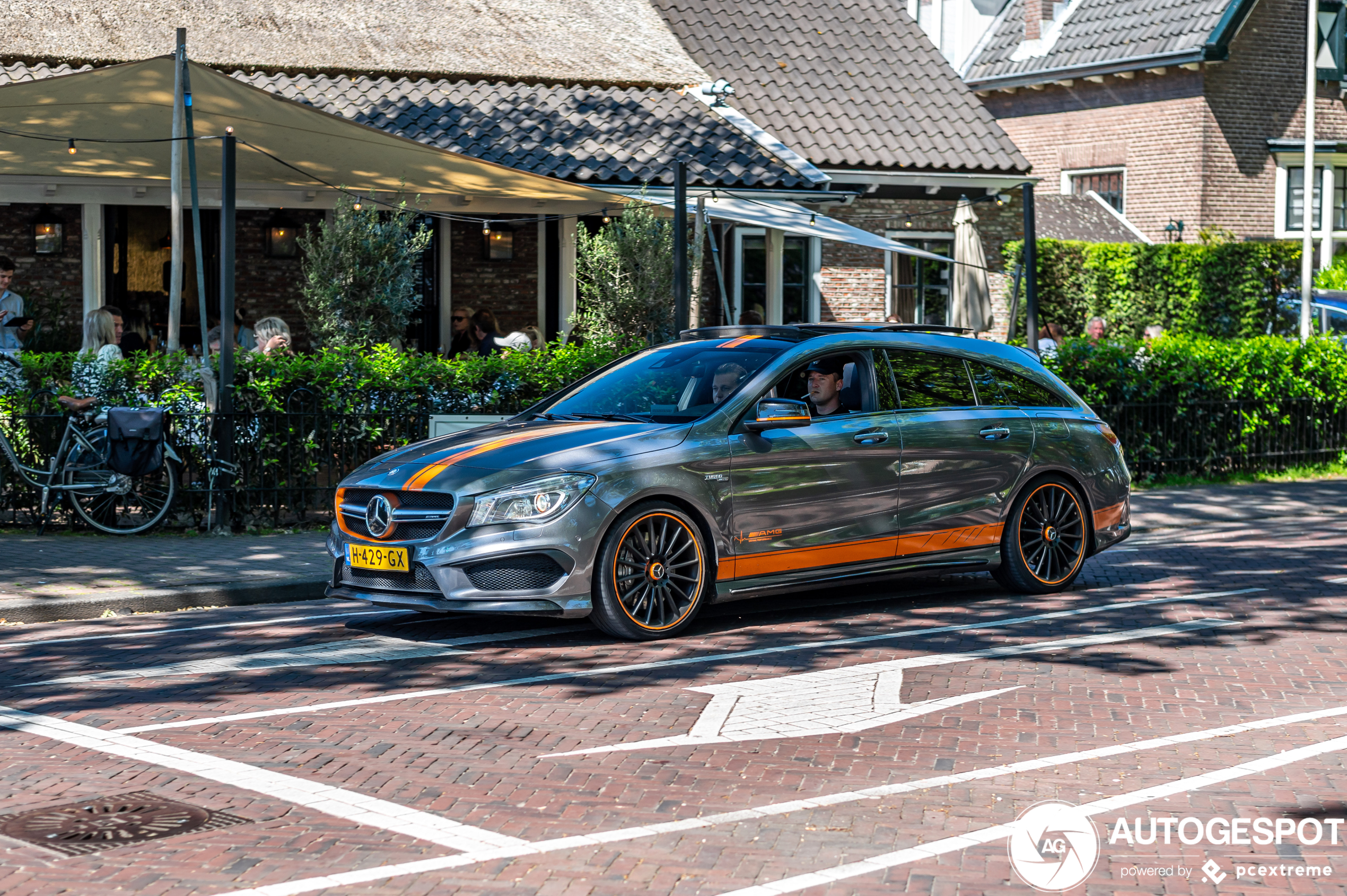 Mercedes-Benz CLA 45 AMG Shooting Brake OrangeArt Edition