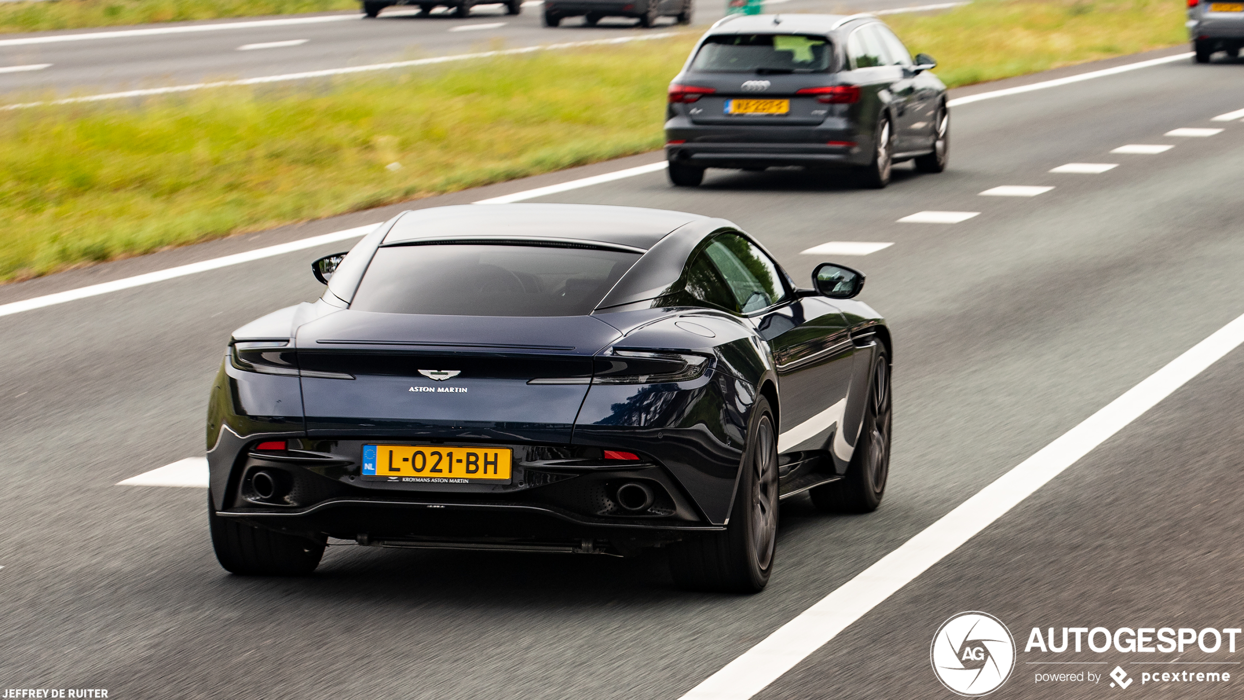 Aston Martin DB11 V8