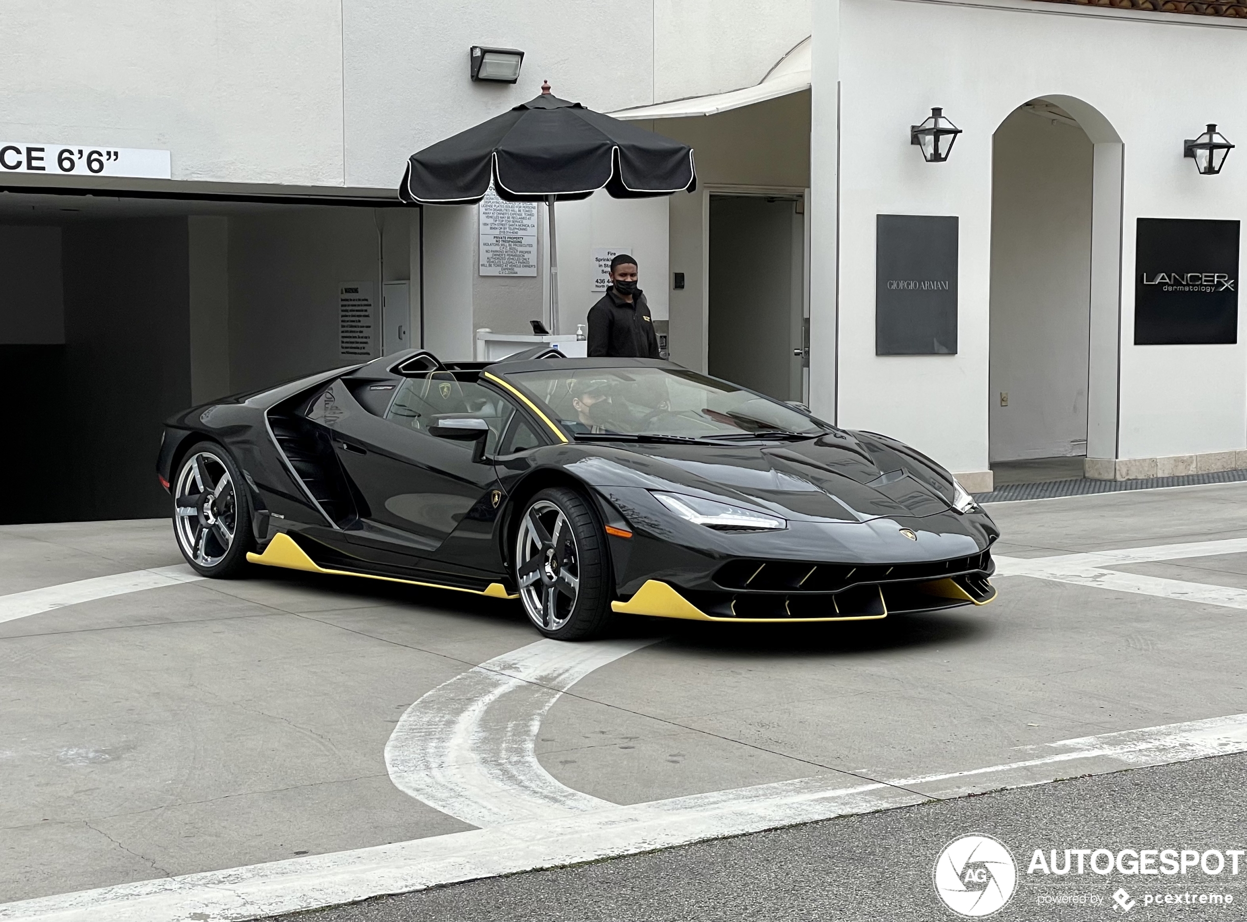 Combo in Beverly Hills laat twee gelimiteerde Lamborghini's zien