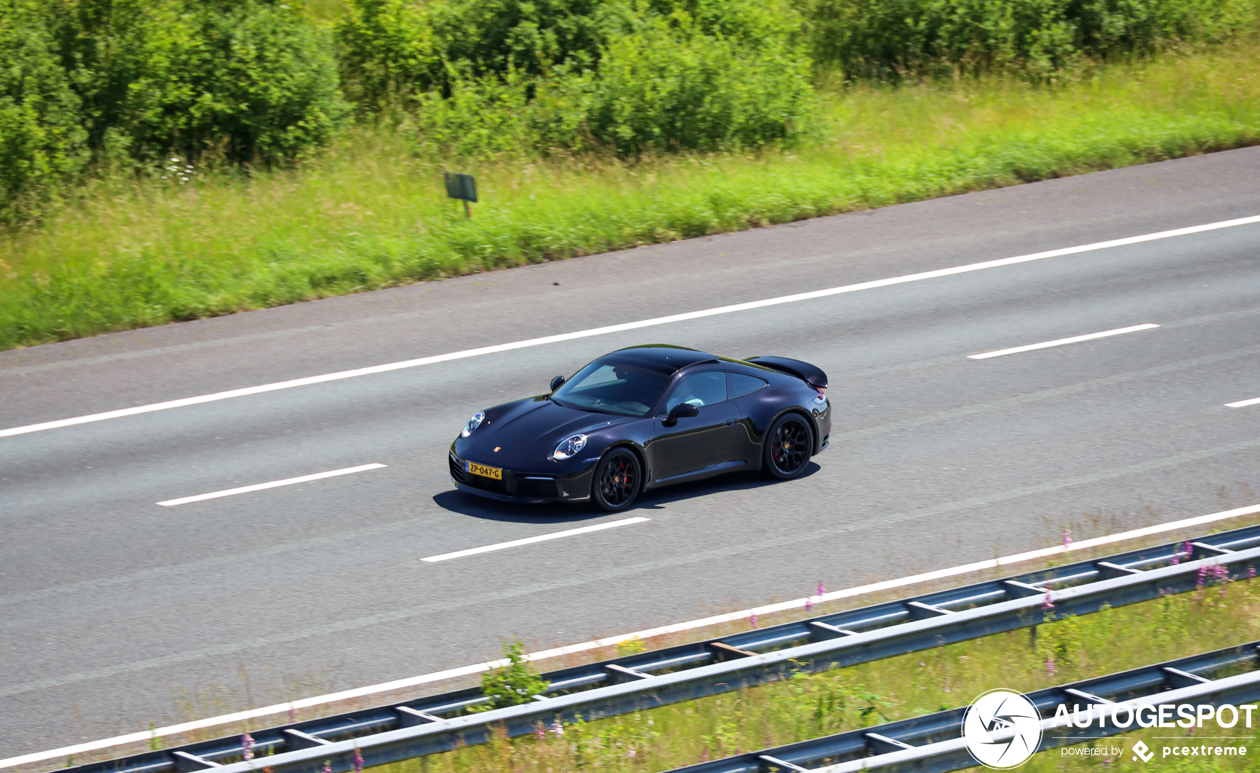 Porsche 992 Carrera 4S