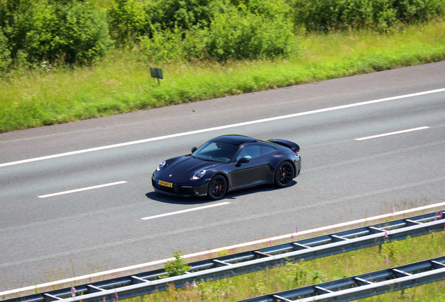 Porsche 992 Carrera 4S