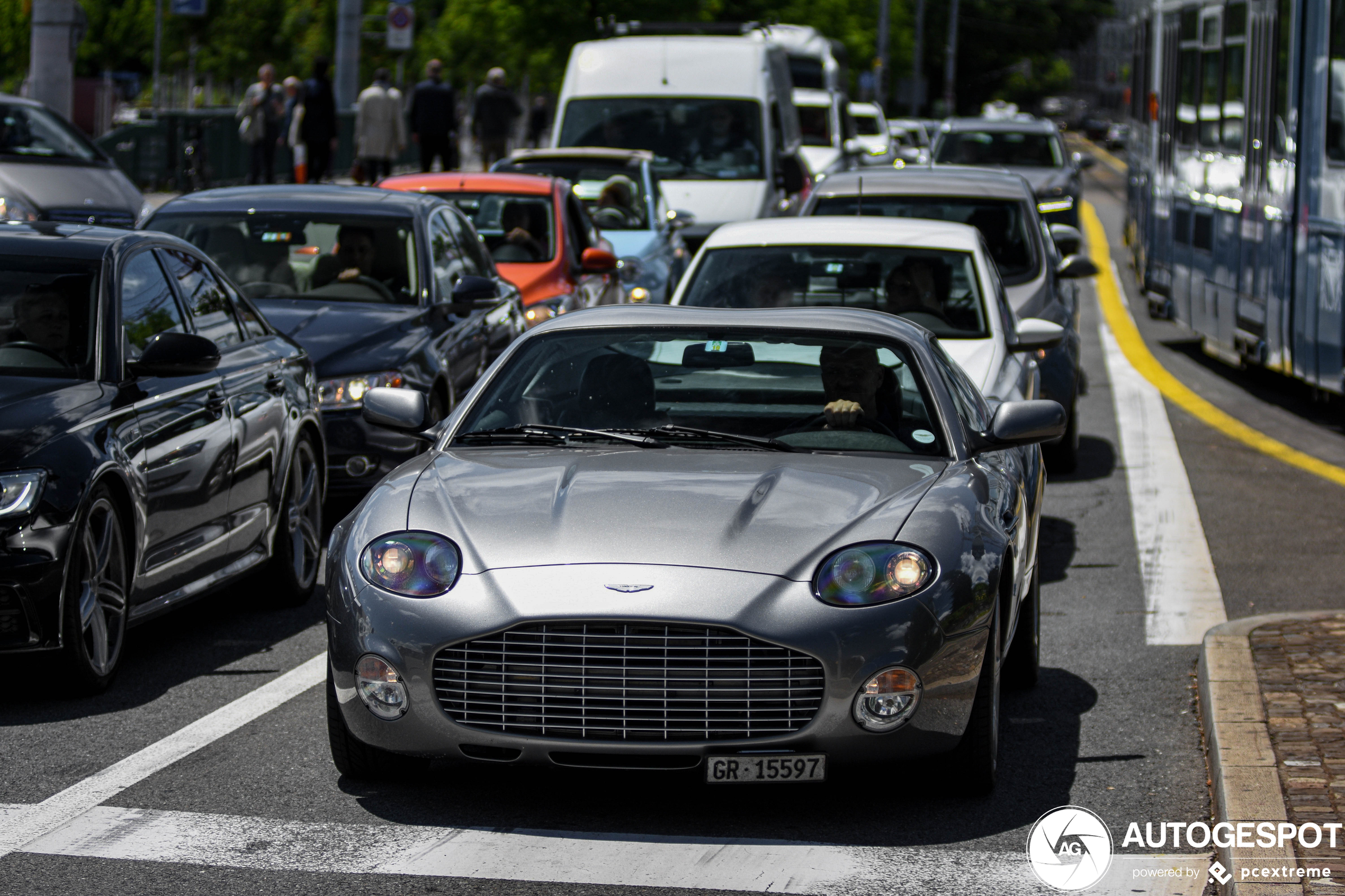 Aston Martin DB7 Zagato mag de benen strekken