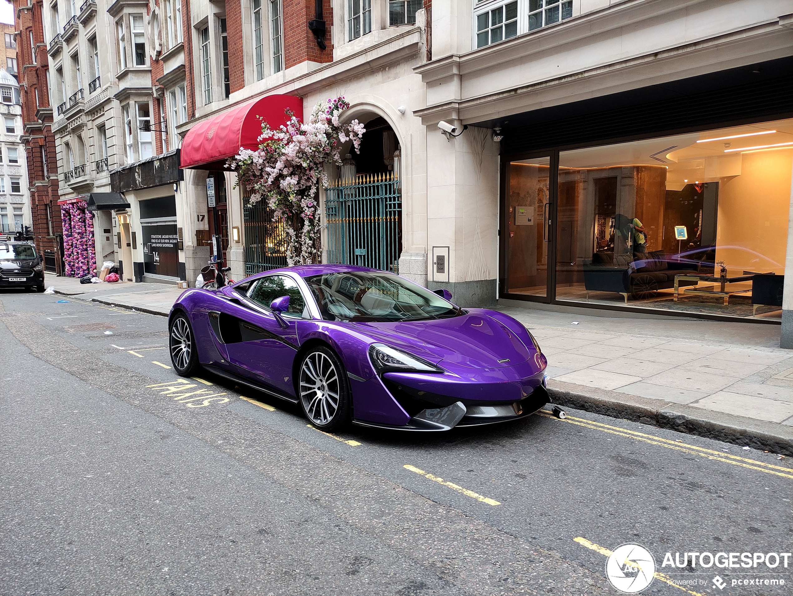 McLaren 570S