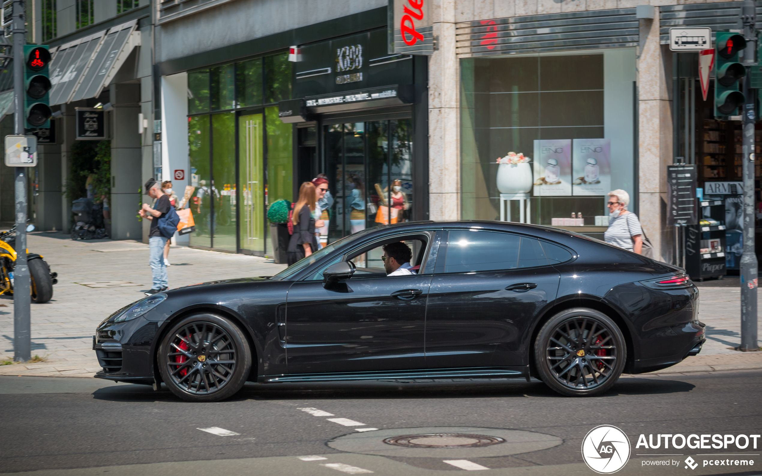 Porsche 971 Panamera Turbo