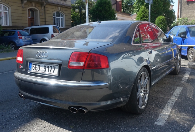 Audi S8 D3