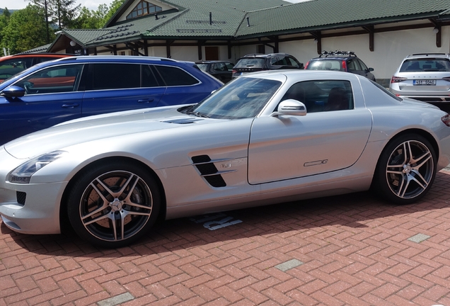 Mercedes-Benz SLS AMG