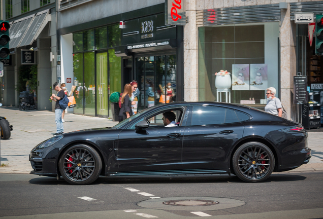 Porsche 971 Panamera Turbo