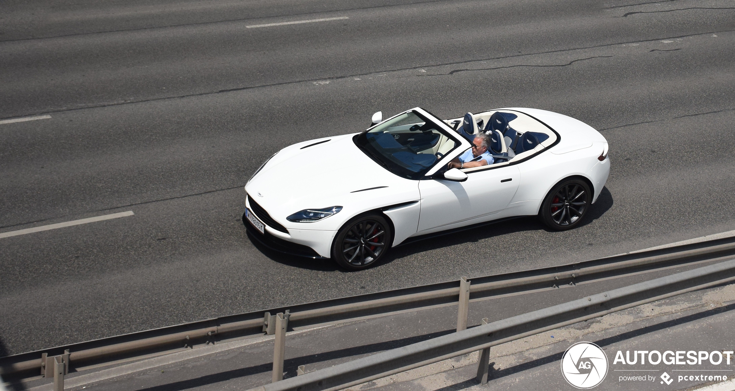 Aston Martin DB11 V8 Volante