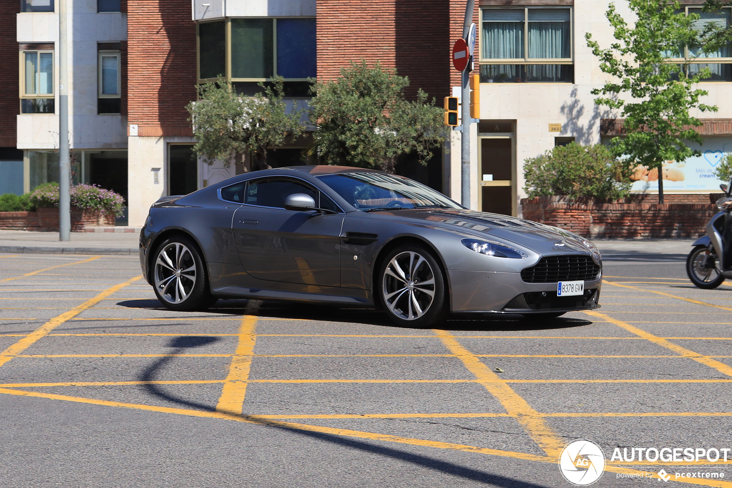 Aston Martin V12 Vantage