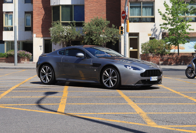 Aston Martin V12 Vantage