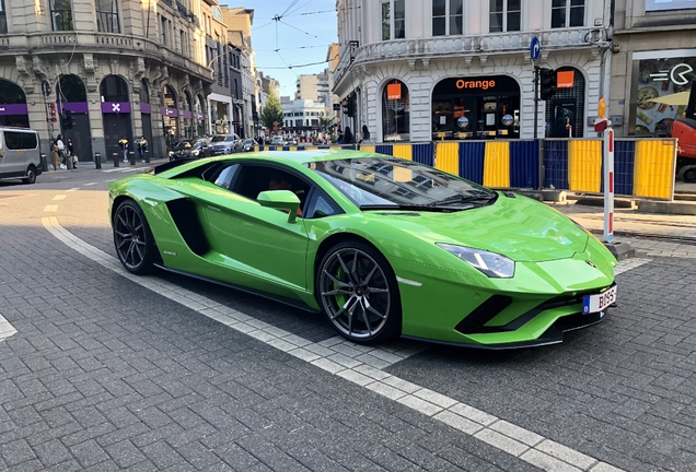 Lamborghini Aventador S LP740-4