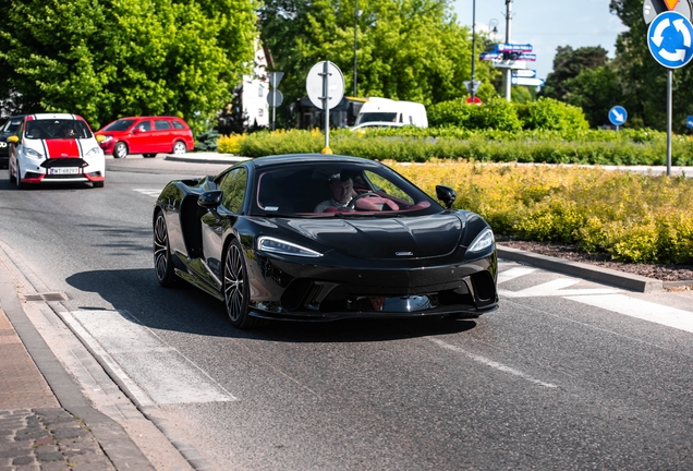 McLaren GT