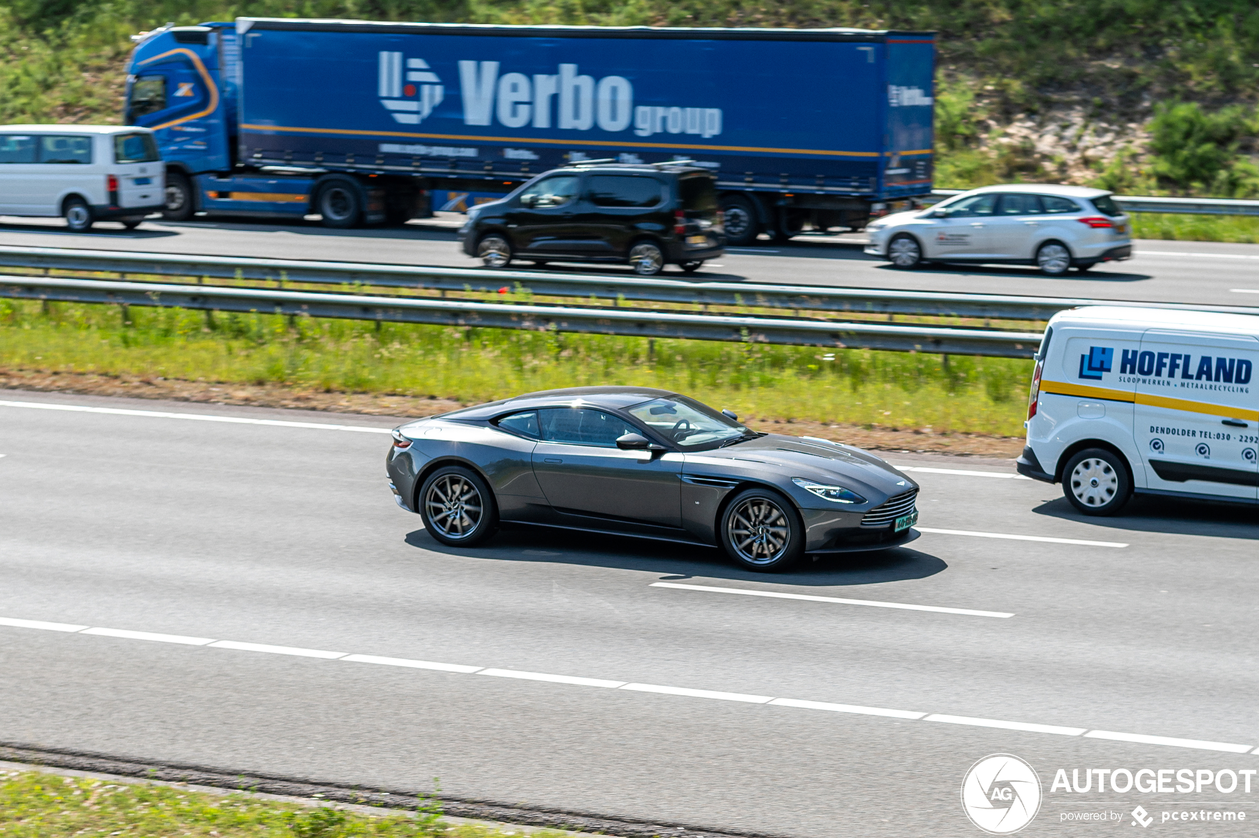 Aston Martin DB11