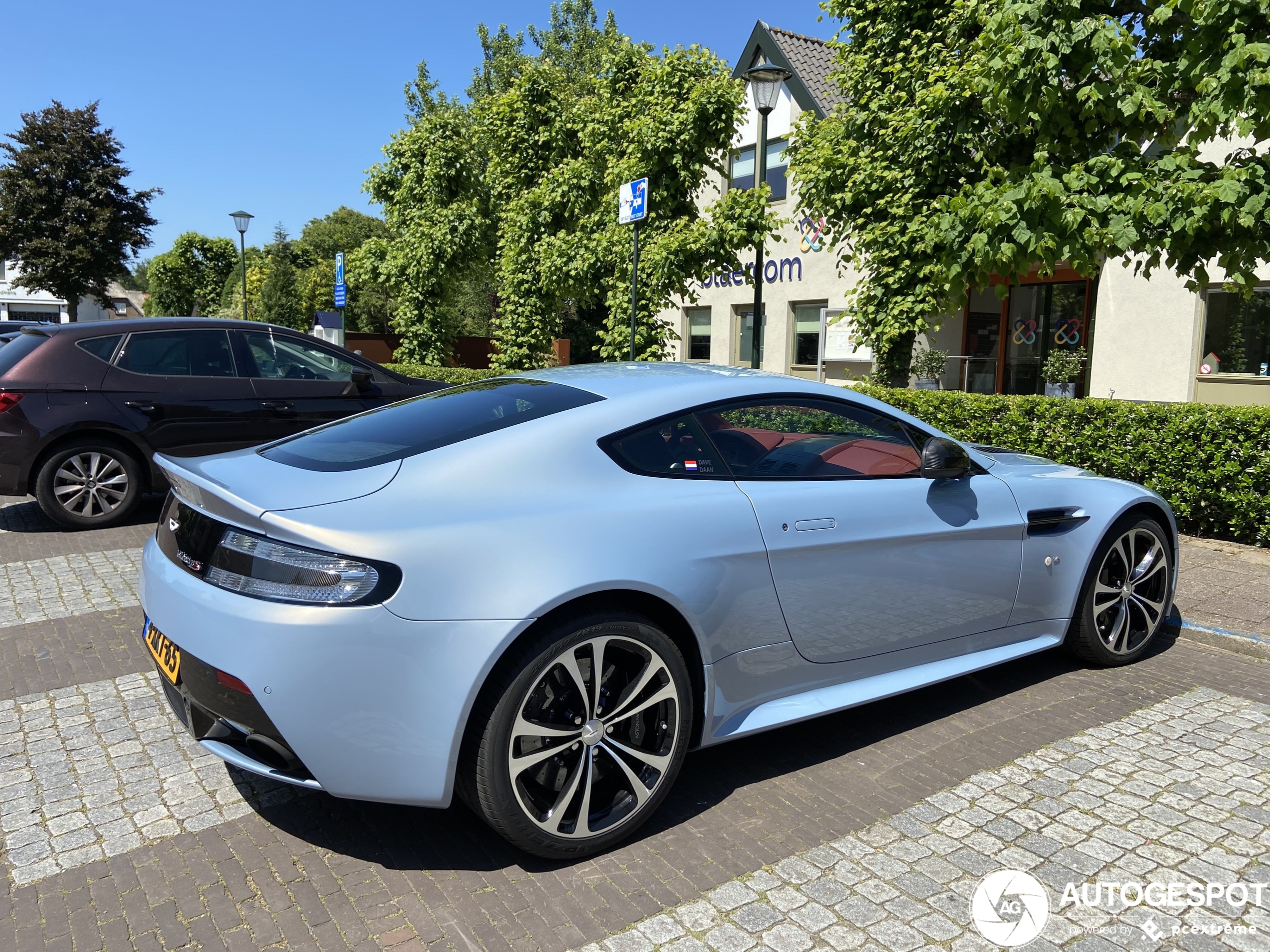 Aston Martin V12 Vantage S