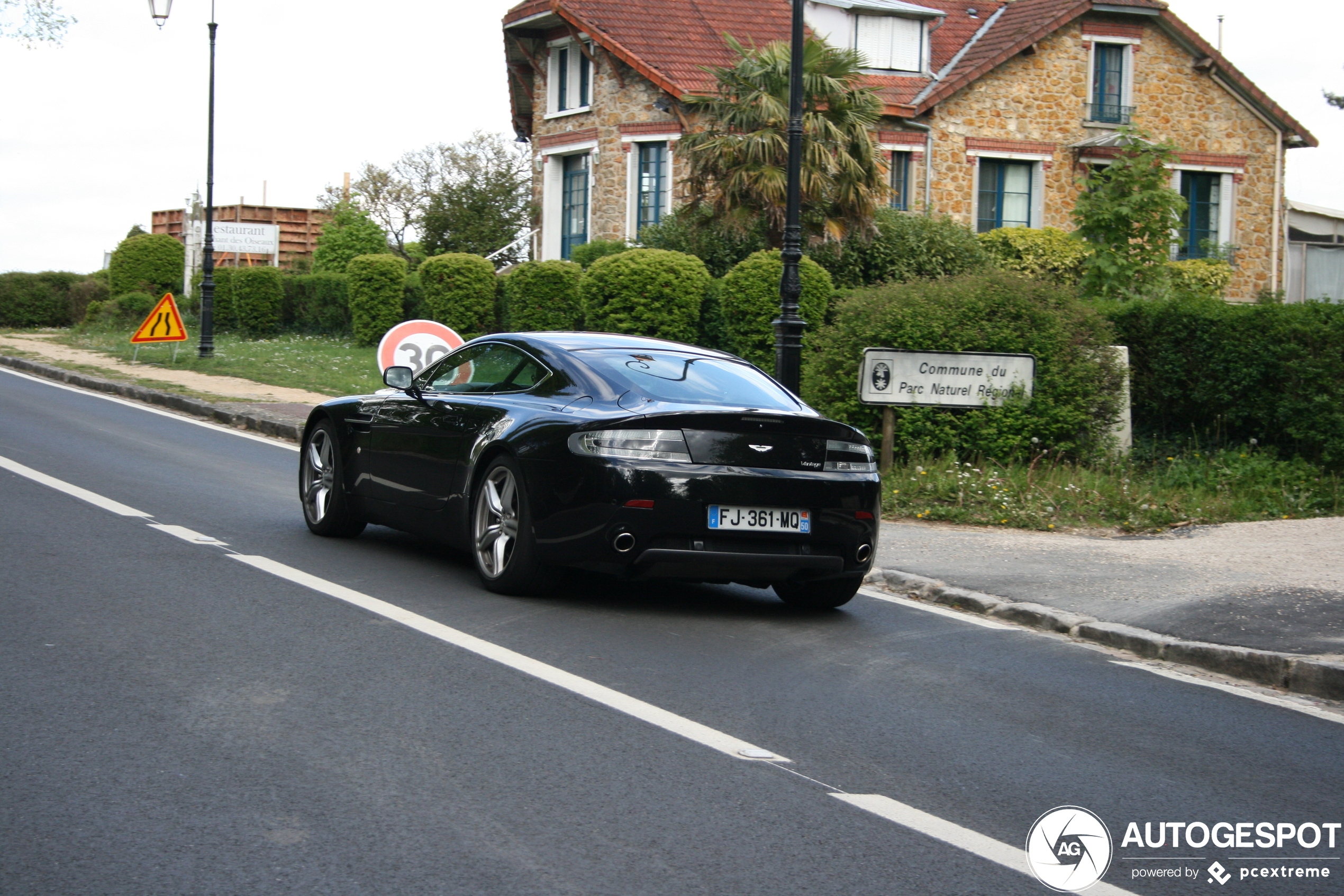 Aston Martin V8 Vantage