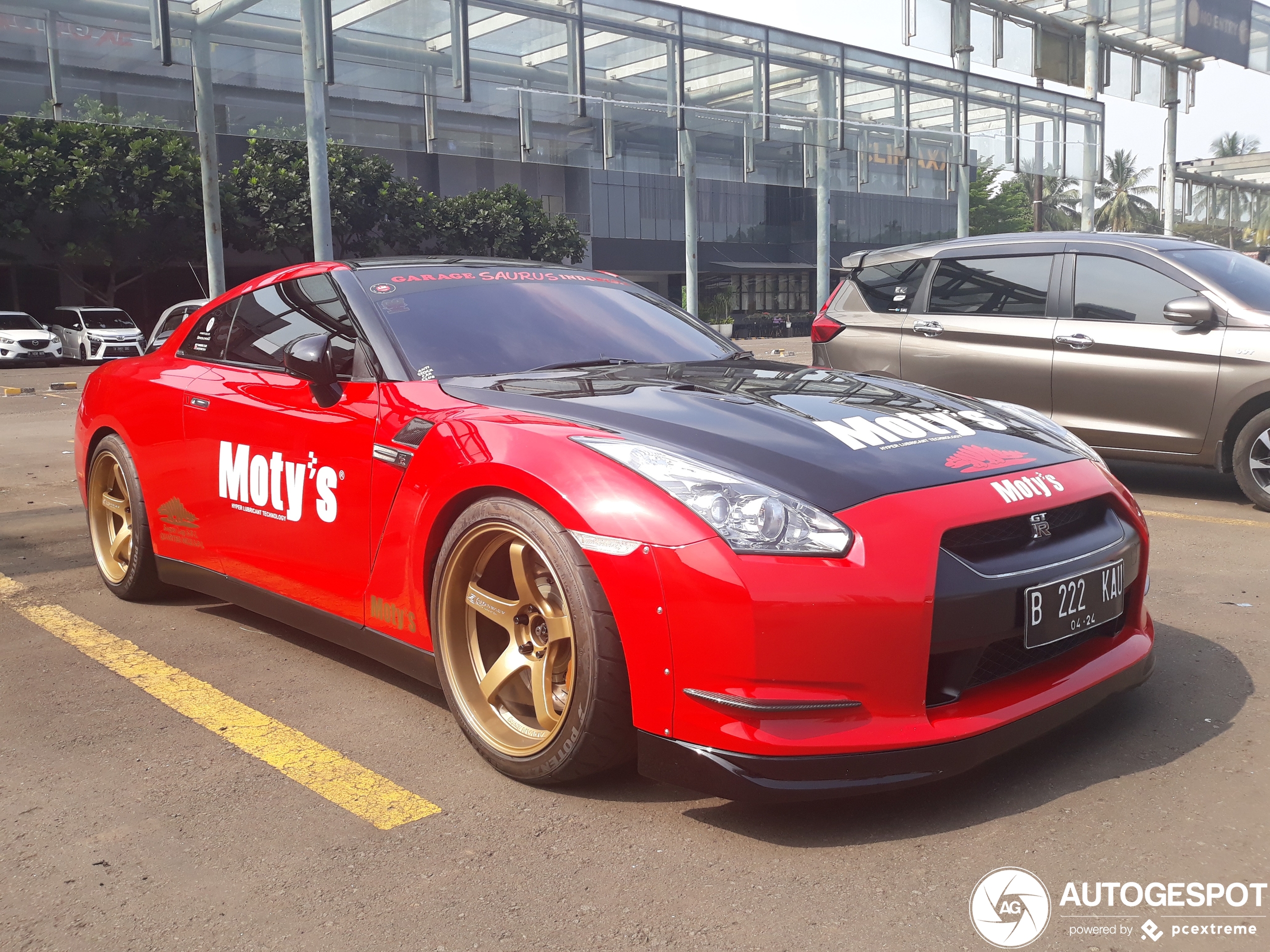 Nissan GT-R Garage Saurus