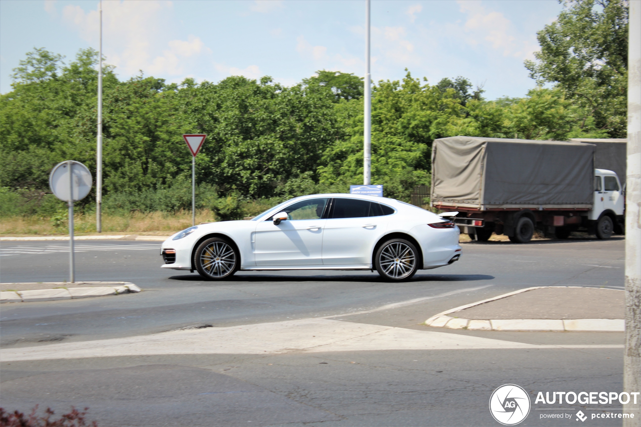 Porsche 971 Panamera Turbo