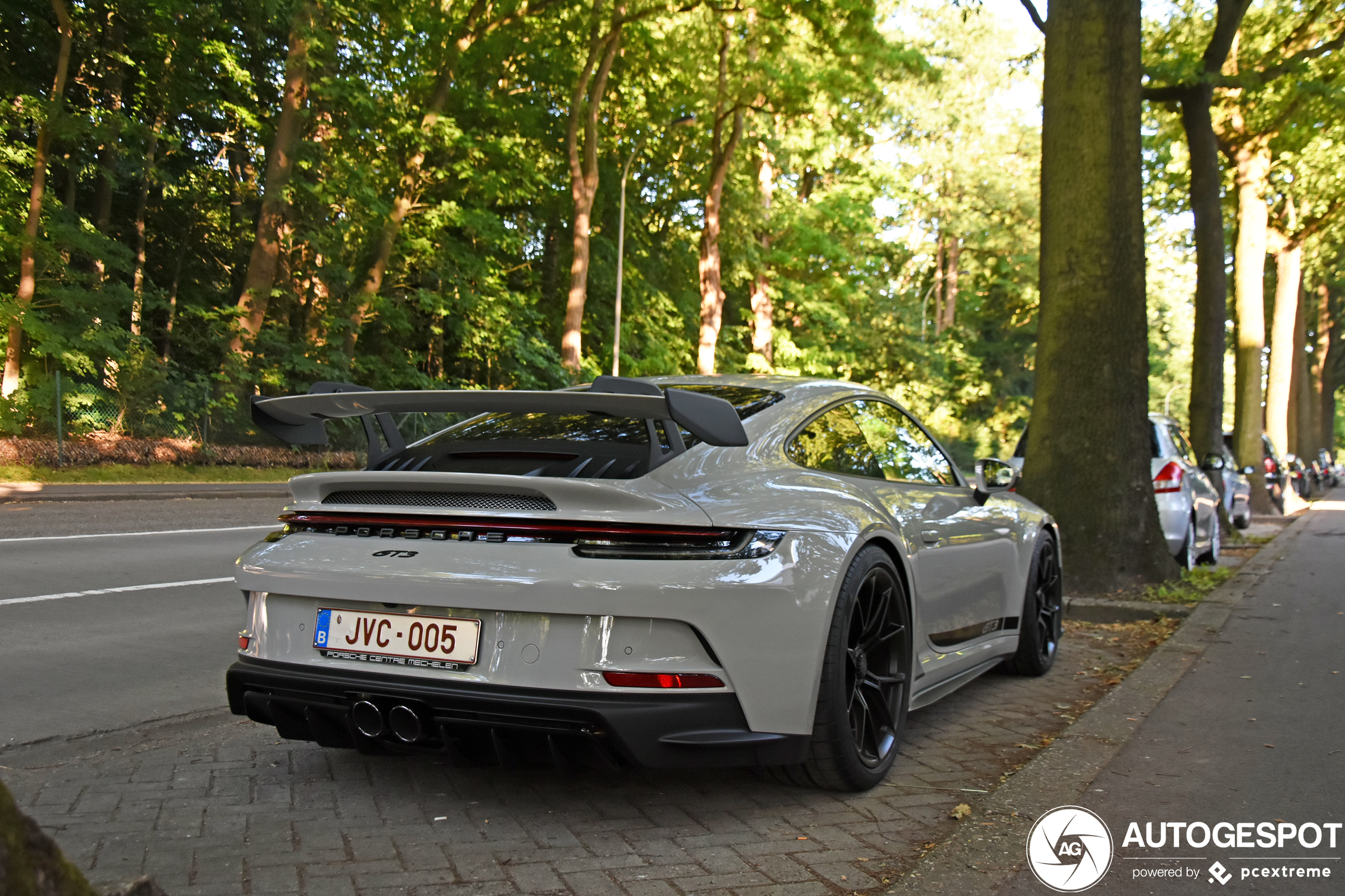 Porsche 992 GT3 duikt weer op in twee nieuwe kleuren