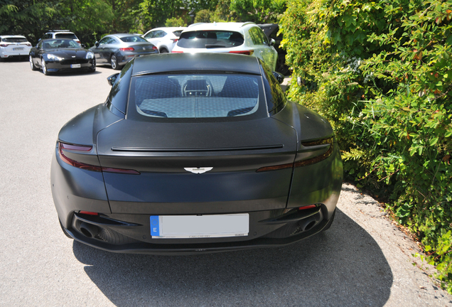 Aston Martin DB11