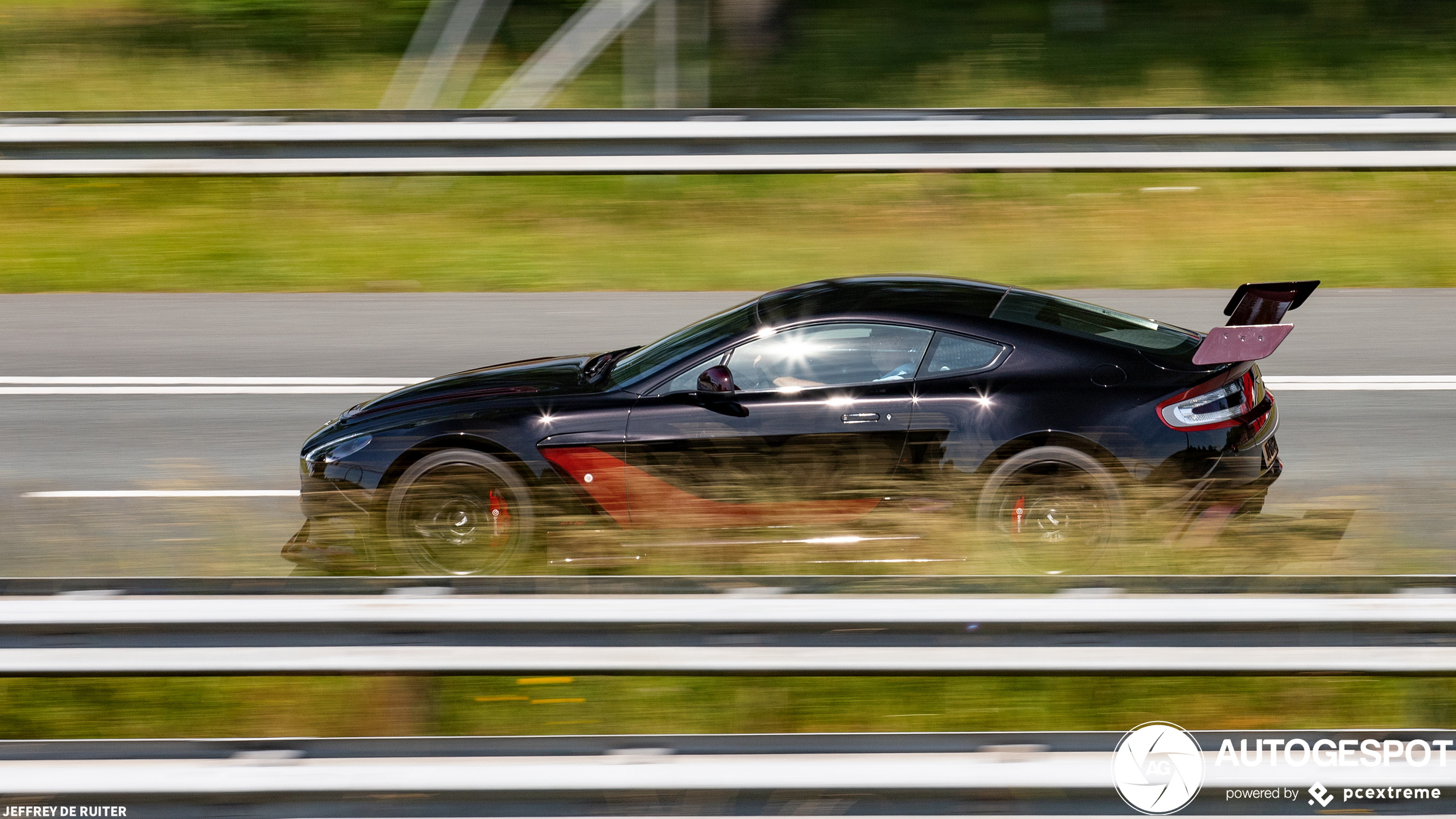 Aston Martin Vantage GT12