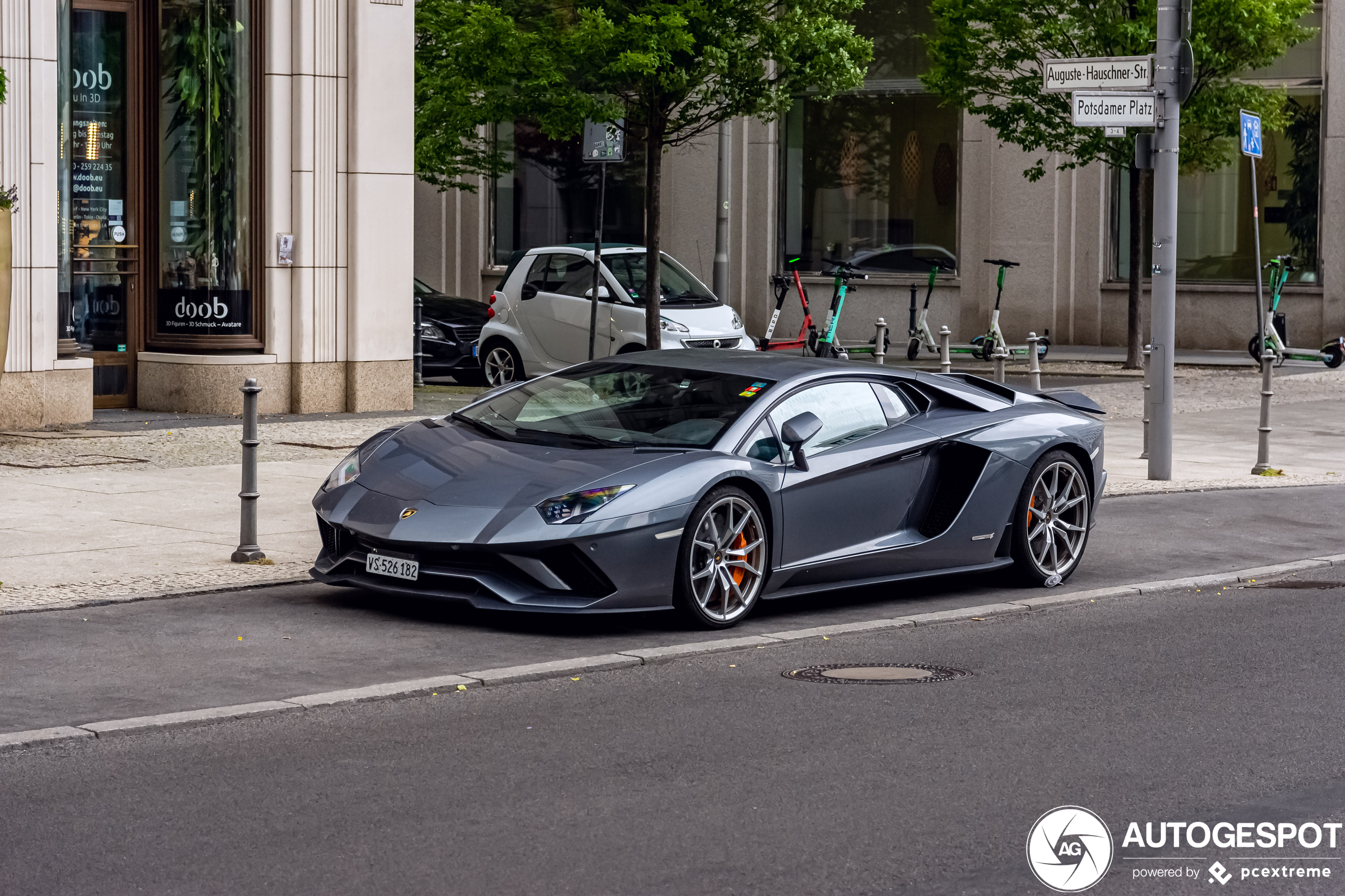 Lamborghini Aventador S LP740-4